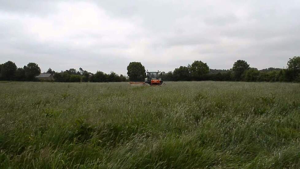 Fendt 714 met Kuhn maaiers - Trekkerweb