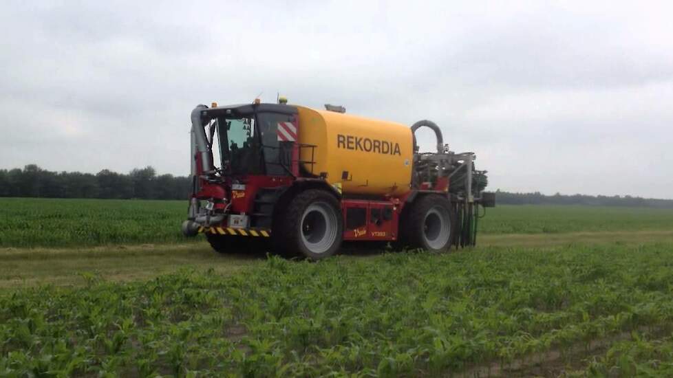 Omgebouwde Vredo VT 3936G voor overbemesting mais trekkerweb