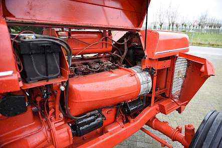 Onder de motorkap van de Master 1 ligt een luchtgekoelde MWM-diesel van 60pk.