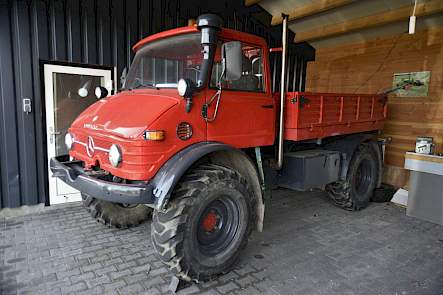 Mart heeft ook al een tijdje een Unimog. Hij gebruikt hem voor allerlei kleine klusjes zoals het wegbrengen van tuinafval.