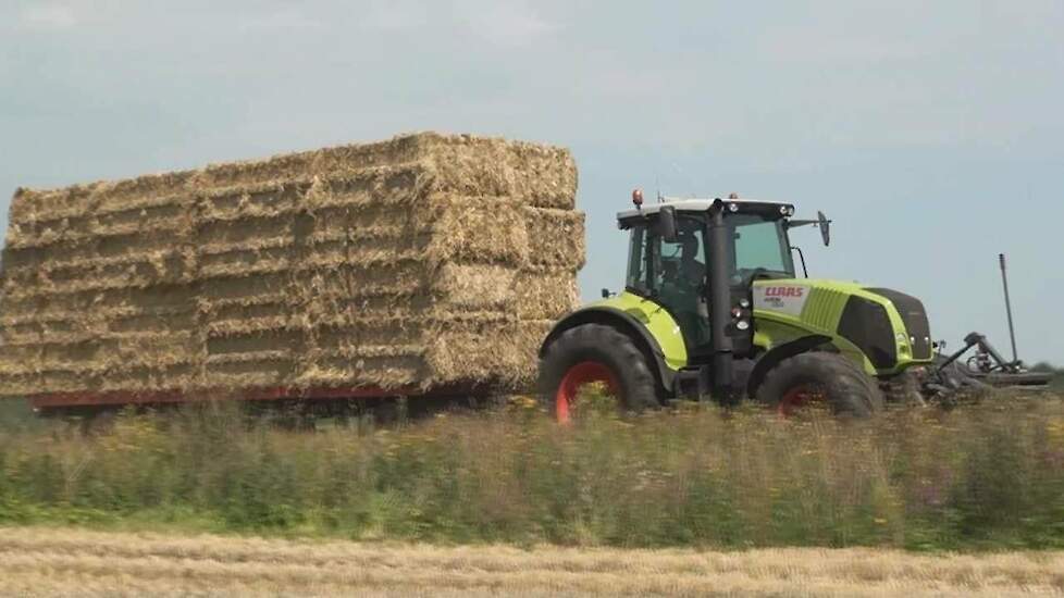 Claas in het stro transport - Trekkerweb.nl