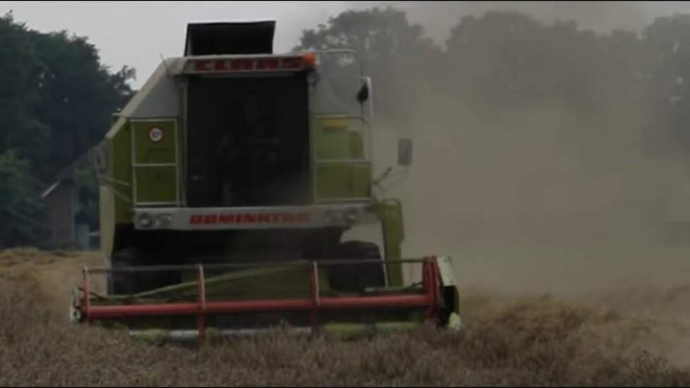 Dorsen met twee maal Claas Dominator 88 SL Trekkerweb