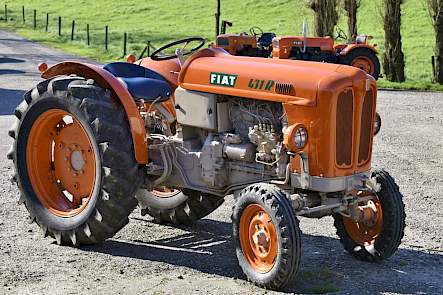 De Fiat 431R is een fruitteelttrekker. Dirk Jan gebruikt hem nog weleens om  een oude hoogstamboomgaard te maaien.