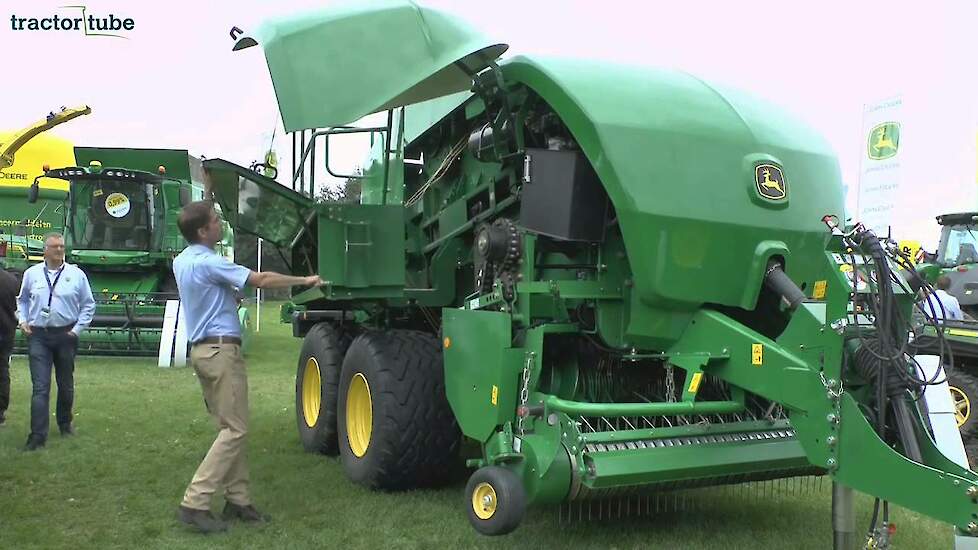 John Deere met de nieuwe balenpers L1534 op de Agrotechniek Holland 2014 Trekkerweb