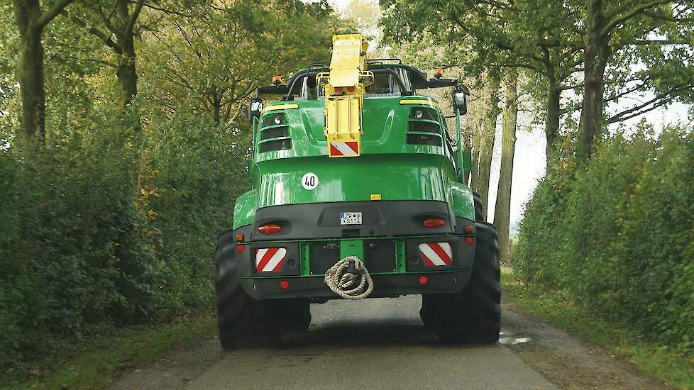 John Deere 8600i SPFH on the road again - Trekkerweb chopper cornharvest