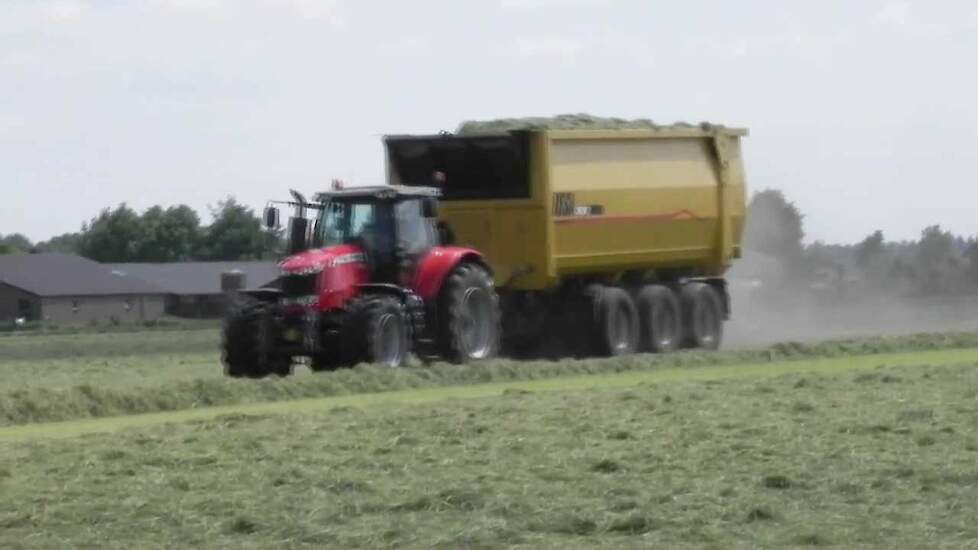 MF7624 DVT voor een USA Equipment 2000 Silagewagen Trekkerweb