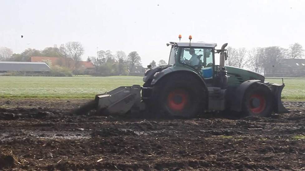 Stobben frezen met Fendt 939 - Trekkerweb.nl