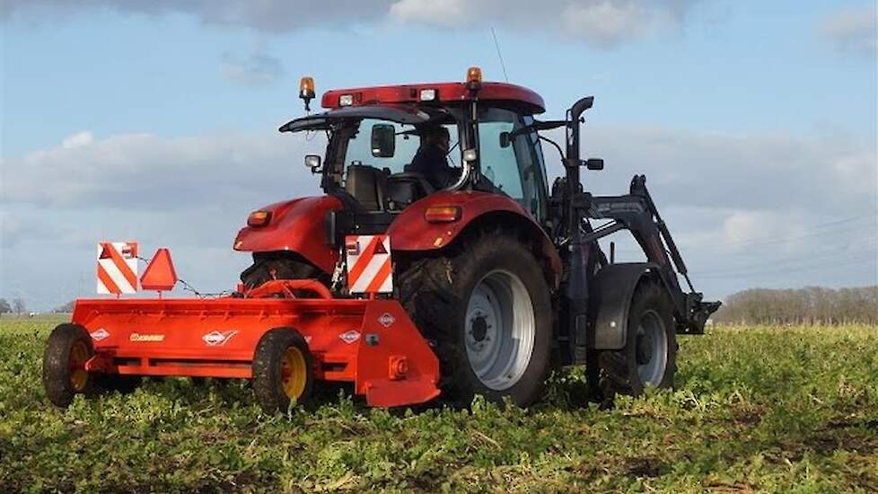 Voorjaarswerk Case-IH Maxxum 120 CVX met KUHN BNG 310 aan het klepelen Trekkerweb