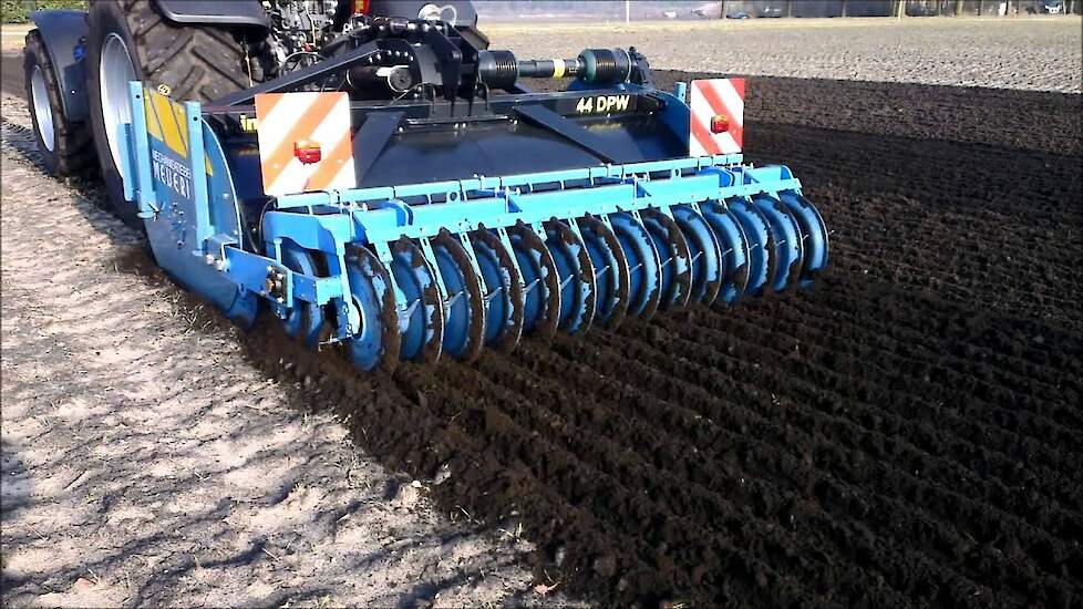 Imants 44 DPW Spitmachine voor gebruik op veenkoloniale gronden Trekkerweb