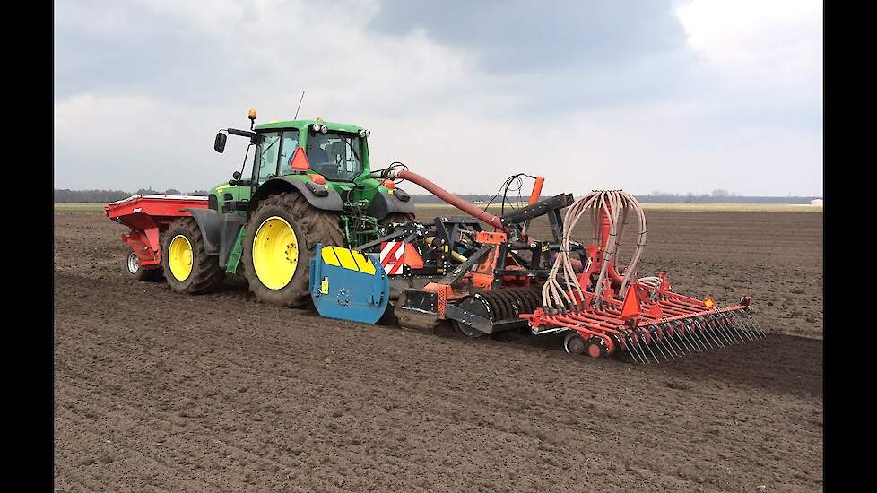 Imants 46vx300 in bedrijf gesteld en direct aan het graanzaaien Trekkerweb