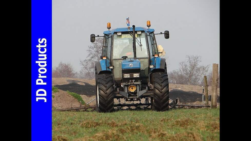 New Holland 6640/Weideslepen/Harrowing grassland/van Norel/Doornspijk/2015