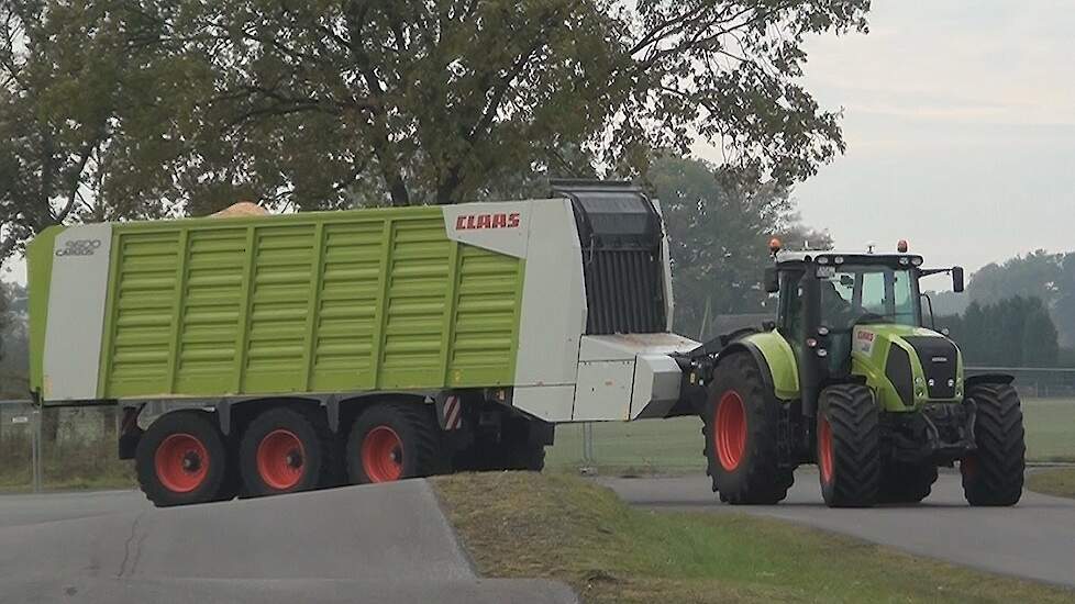 Claas Axion en Claas Cargos 9600  Trekkerweb