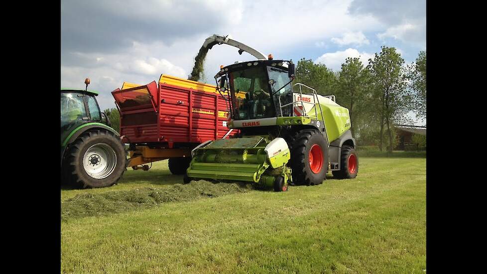 Nieuwe CLAAS JAGUAR 860 van loonbedrijf te Bokkel Trekkerweb