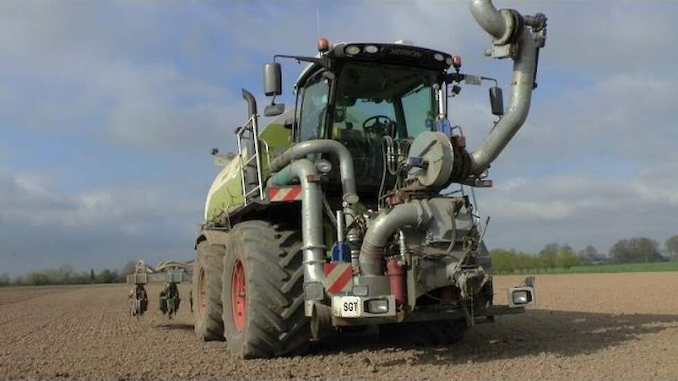 Strip-Till met Vogelsang en Claas Xerion bij Agrarservice Terhuf Trekkerweb