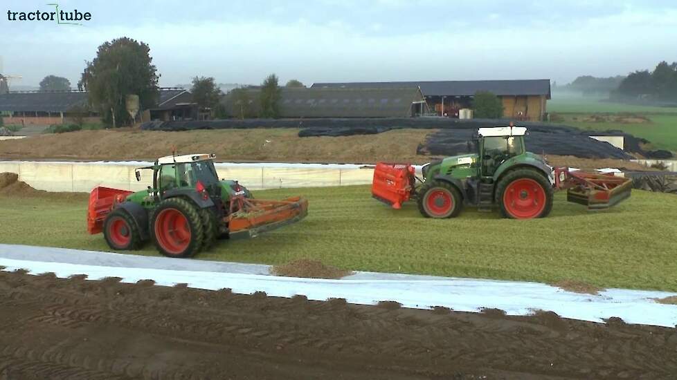 Loonbedrijf van Hal op maiskuil met Fendt Trekkerweb