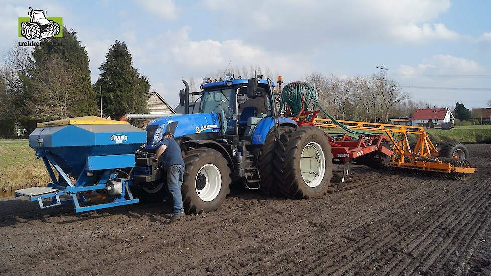 New Holland T7.235 4,5 meter breed graan zaaien  Trekkerweb