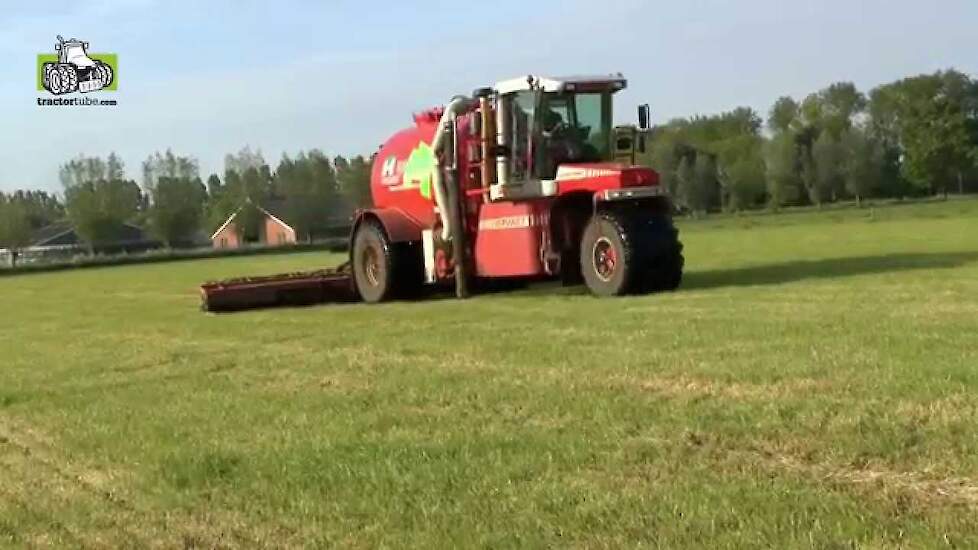 Loonbedrijf van Hal met Vredo bemester en Vervaet trike grasland bemesten Trekkerweb