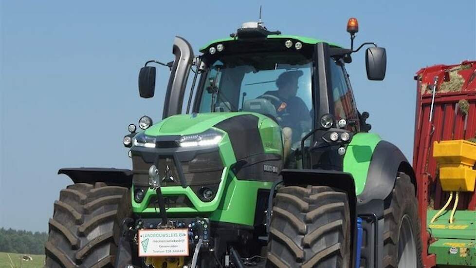 Deutz Fahr 9340 TTV 336 PK in het gras Trekkerweb