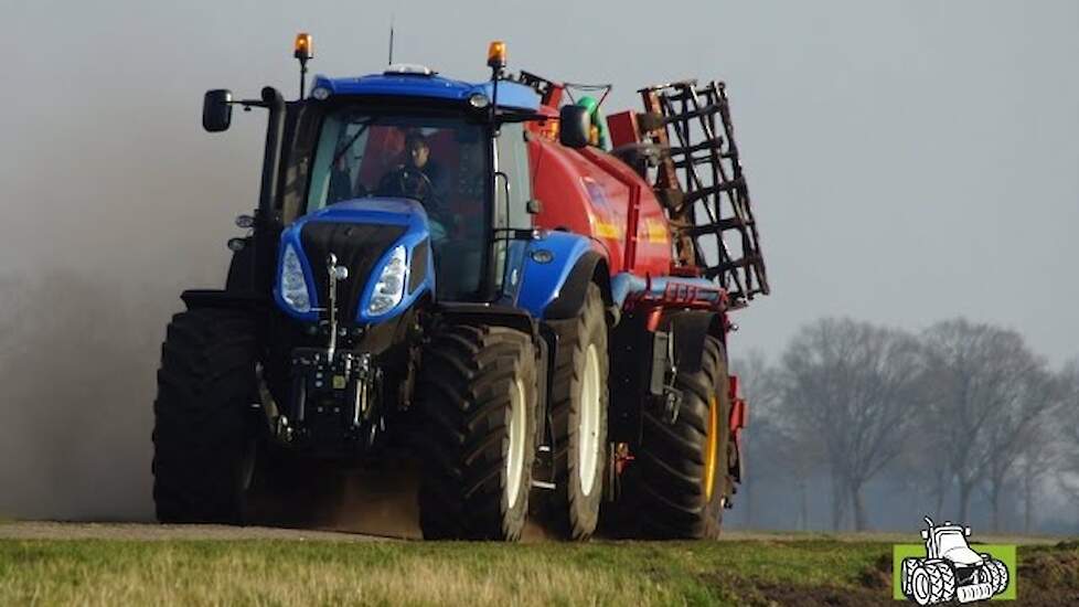 New Holland T8.330 Auto Command van Loonbedrijf Ellen VOF uit Klazienaveen Trekkerweb