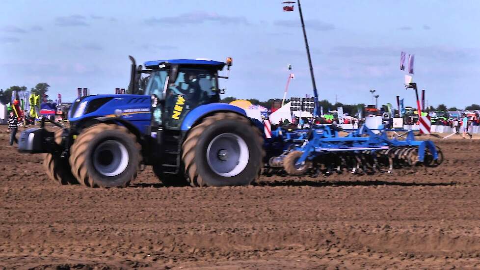 New Holland T8 Smarttrax T7 en New Holland Oudenaarde werktuigendagen 2015 Trekkerweb