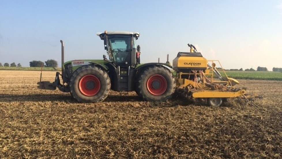 Groenbemester zaaien Claas Xerion 3800 en Claydon 6 meter Hybrid Trekkerweb