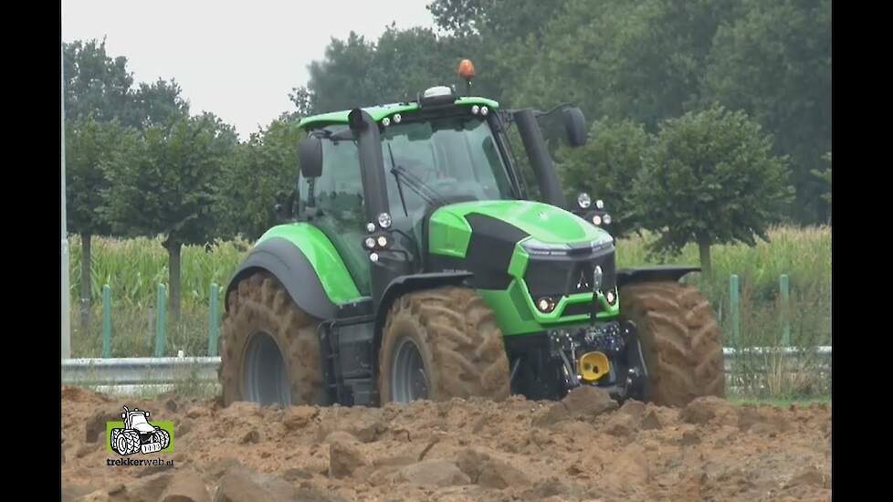 Deutz-Fahr TTV 9340  na 70 mm regen grond lostrekken Trekkerweb nat slippen mud