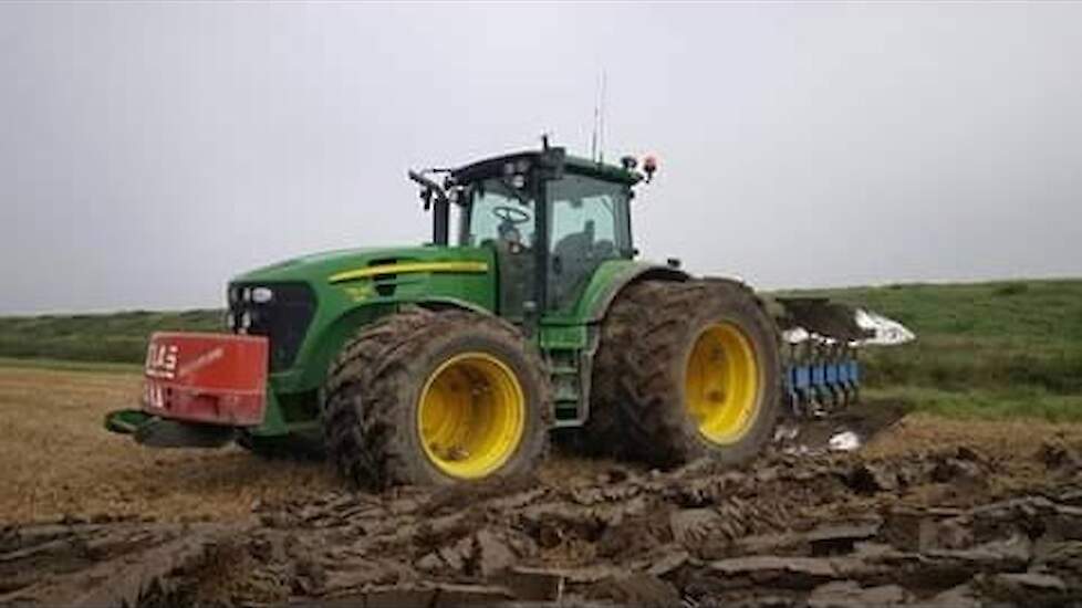 John Deere 7930 24 uur per dag ploegen rondom op dubbel lucht Trekkerweb