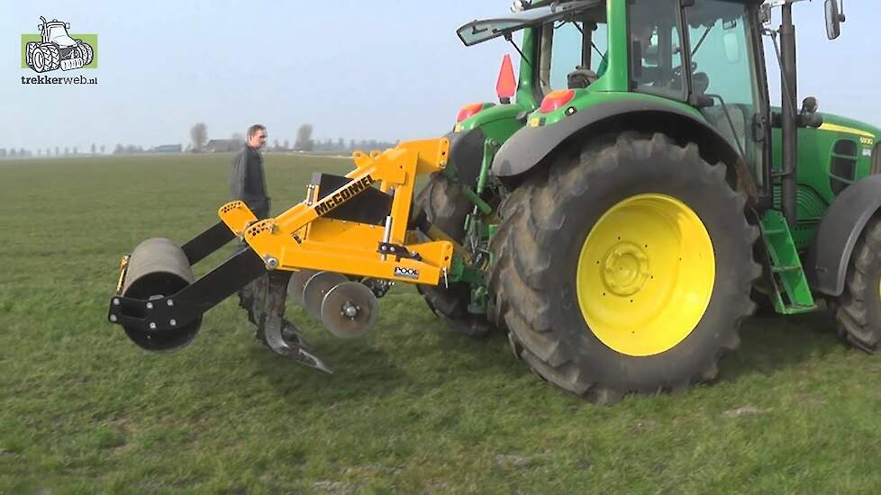 Mcconnel grasland-cultivator aan de tand gevoeld in Bedum Trekkerweb