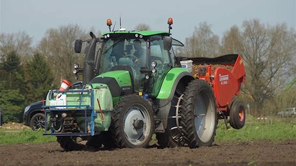 Zetmeel aardappelspoten met Deutz Fahr 6160.4 TTV en Grimme GL 34KG Trekkerweb