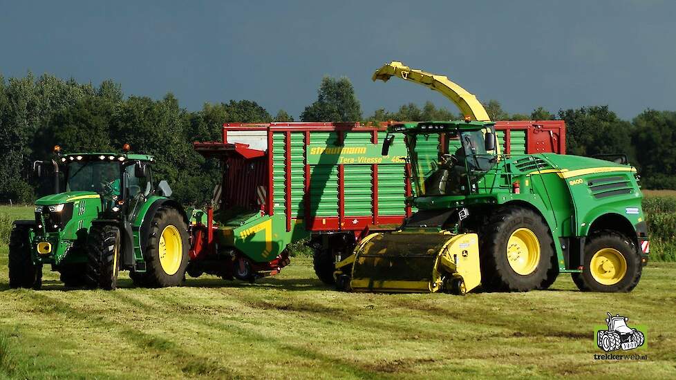 John Deere 8400 hakselaar van loonbedrijf Jansen uit Heeten Trekkerweb