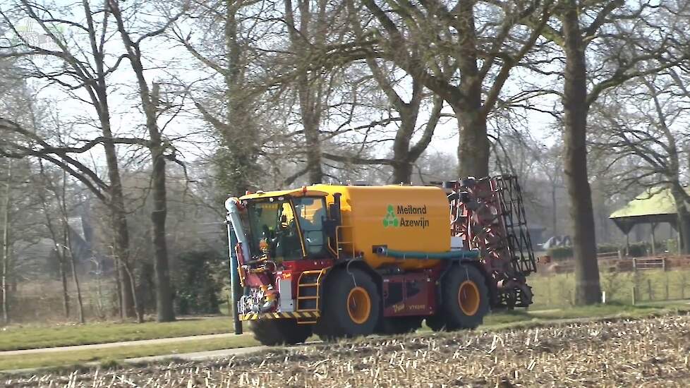 Vredo VT 4546 van loonbedrijf Meiland mest uitrijden op het bouwland Trekkerweb