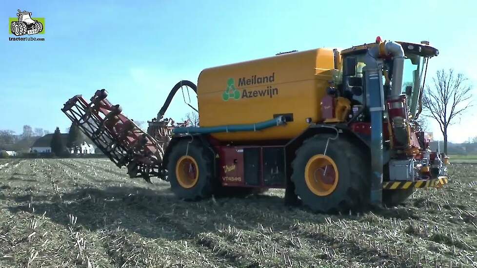 Vredo VT 4546 van loonbedrijf Meiland mest uitrijden op het bouwland Trekkerweb