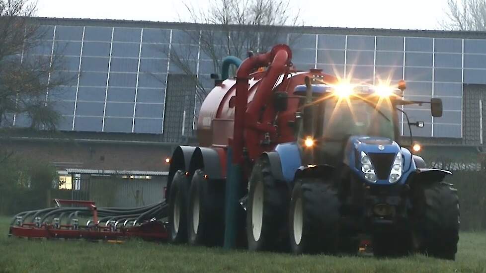 Schuitemaker tandem asser Robusta tank met New Holland T7050 grasland injecteren Trekkerweb