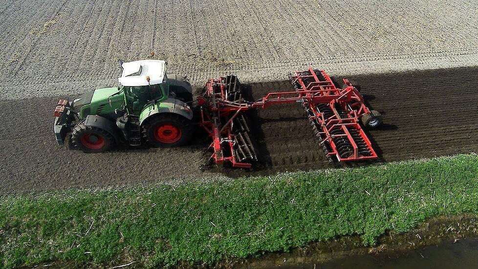 Simon Berends aardappels poten gezien vanuit de lucht Trekkerweb quadcopter