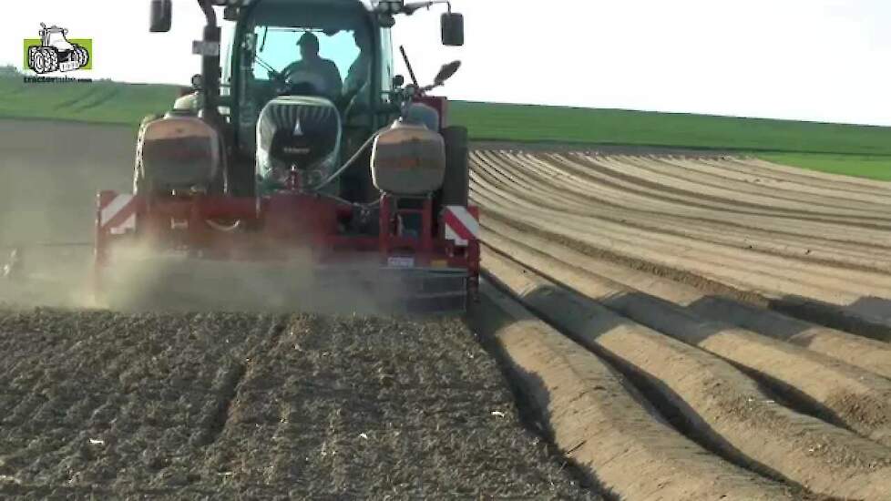 Aardappels poten met Fendt 720 Vario en Grimme GL420 door Grimm GBR DLD Trekkerweb