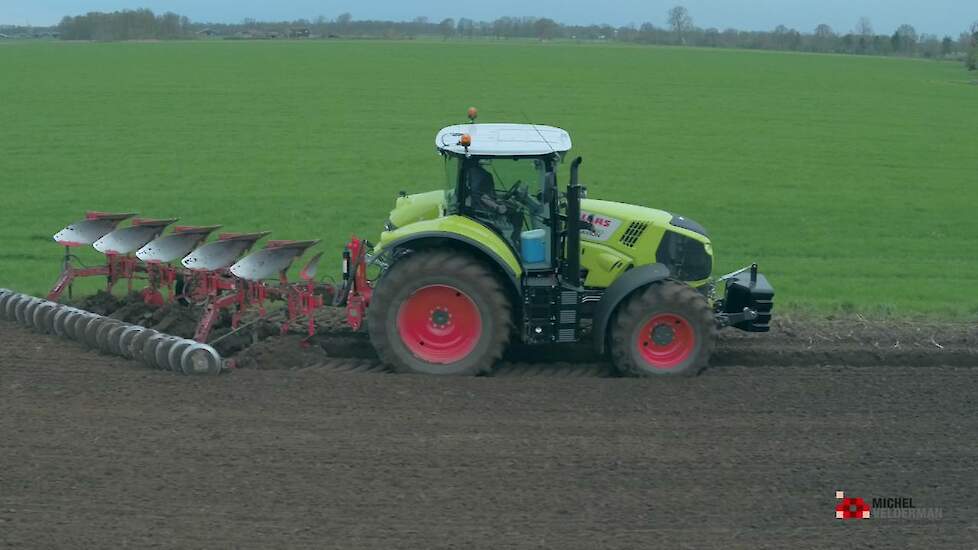 Loonbedrijf Loman met Claas Axion 800 Trekkerweb