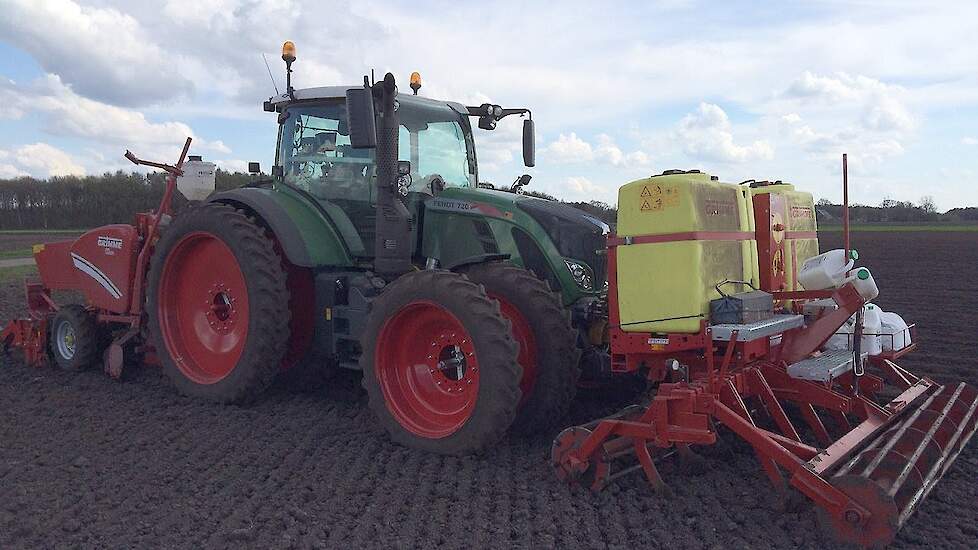 Nieuwe Fendt 720 S4 Profi Plus met een nieuwe Grimme GL 420 Trekkerweb