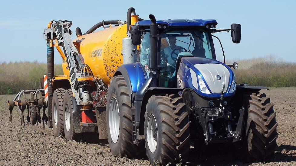 Dikke New Holland T7.315 HD Blue Power bij Moorlag mestverwerking Trekkerweb