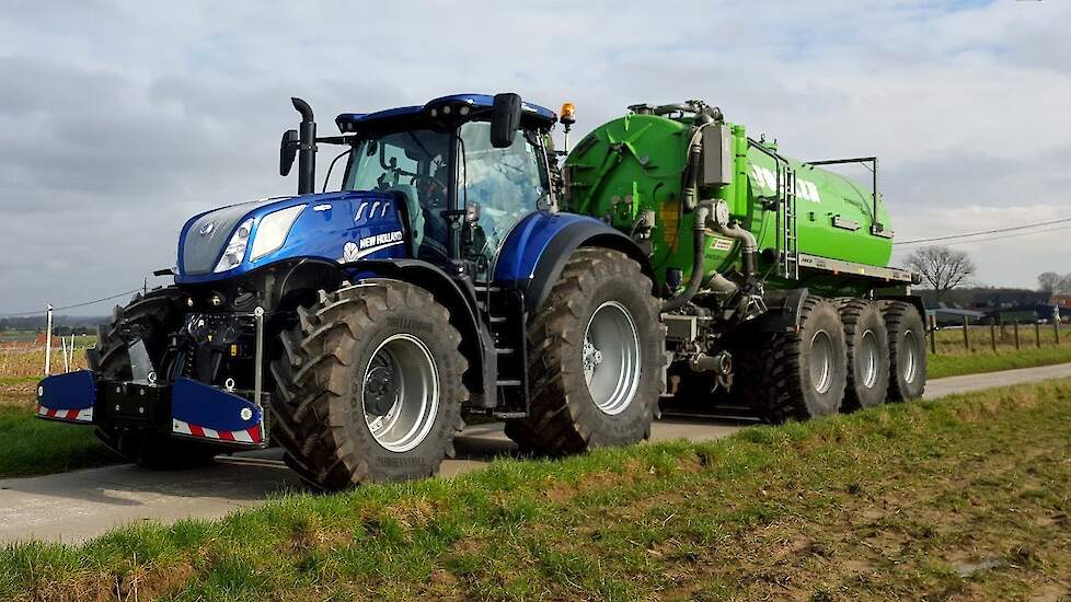 New Holland T7.315 HD in Blue Power uitvoering met een Joskin Euroliner Green 24m3 met AGRIbumper