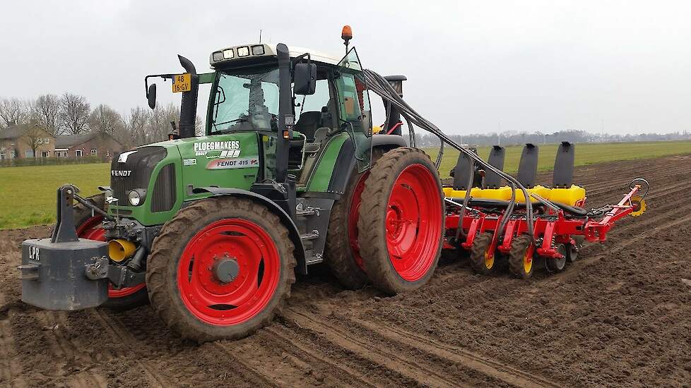 De nieuwe Väderstad Tempo V10 zaaimachine van Ploegmakers groep uit De Rips Trekkerweb