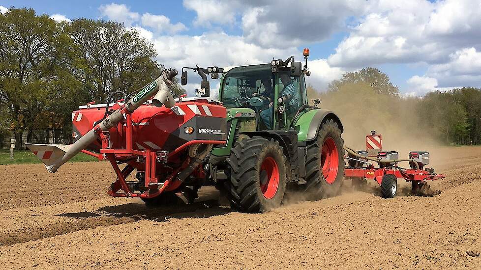 Maïs zaaien met Horsch Maestro 8.75RC, Horsch Partner FT fronttank en Fendt 724 Trekkerweb