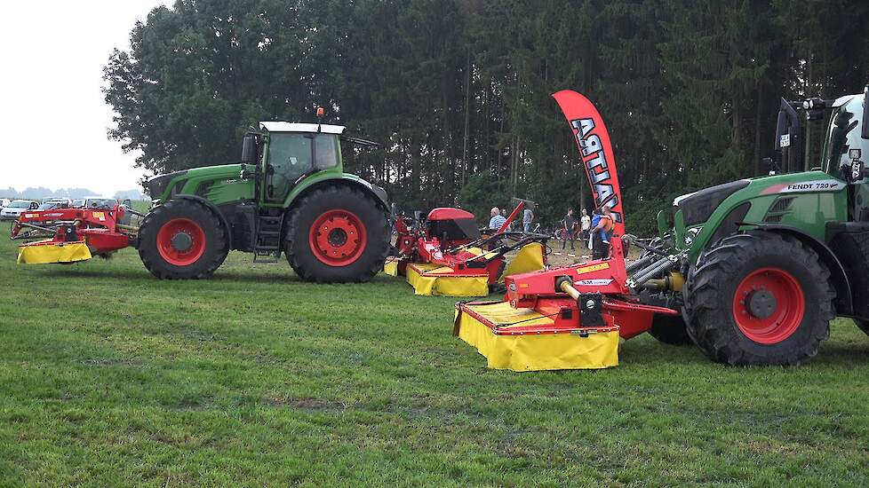 Feldabend  Agravis Technik GmbH Münsterland - Ems Fendt Valtra Fella Trekkerweb