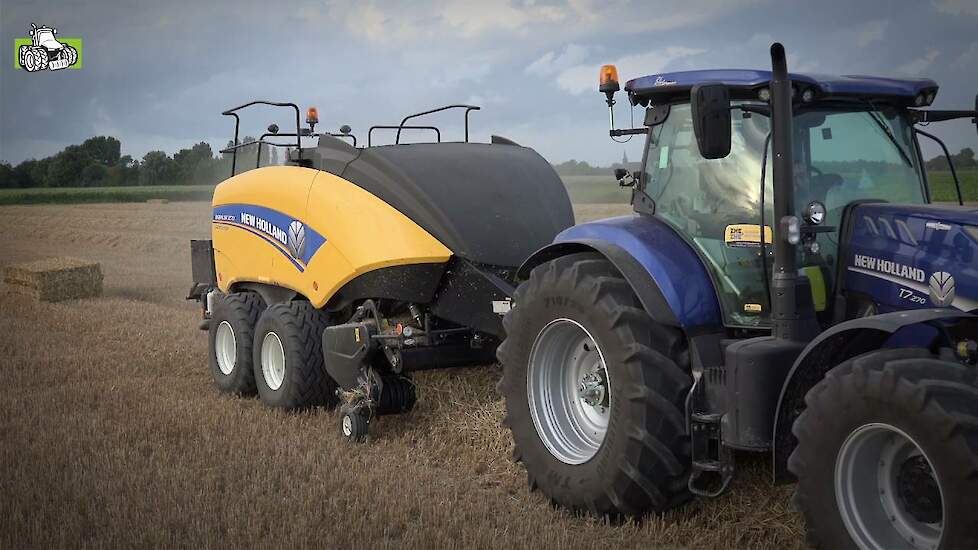 New Holland T7.270 Blue Power met Bigbaler 1270 Cropcutter in het stro Trekkerweb