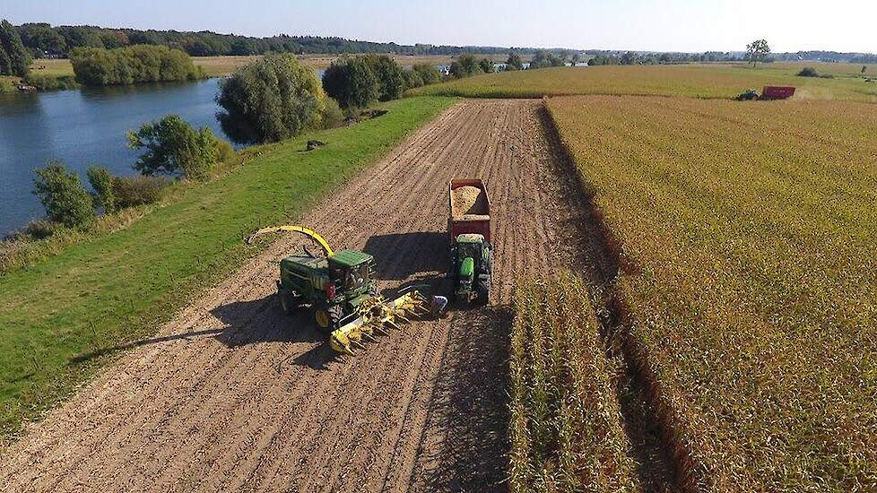 Loonbedrijf Heldens maïshakselen John Deere 7450i Trekkerweb ensilage häckseln cornsilage