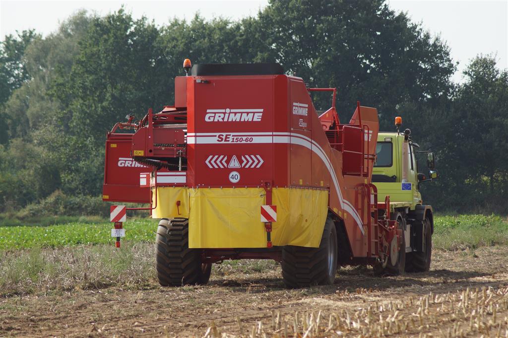 Grimme › Unimog U530 Met Grimme SE 150-60 Aan Het Aardappelen Rooien ...