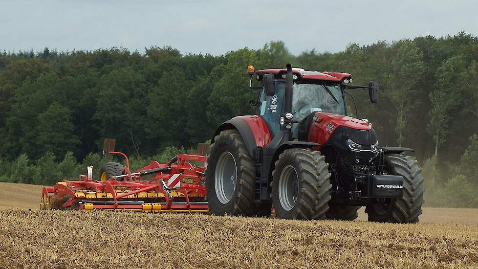 Väderstad machines  Case-IH Magnum,Optum en Puma Abbaye de La Ramée Jodoigne 2016 Trekkerweb