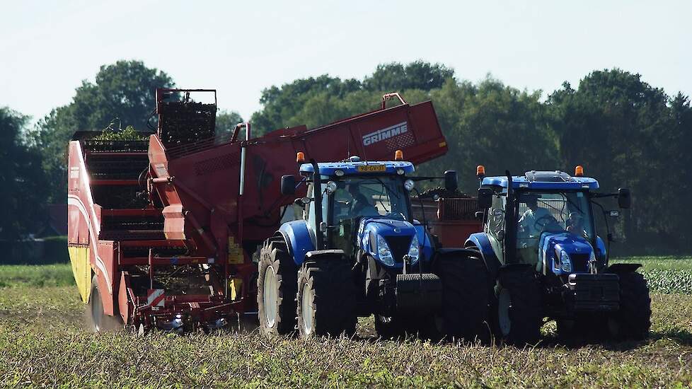 Loonbedrijf VOF Ellen met New Holland T7.270 en Grimme SE150-60 Trekkerweb