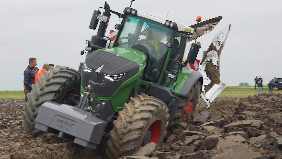 Fendt 1050 Vario diepploegen.... bij Van Werven deep ploughing Trekkerweb pure sound