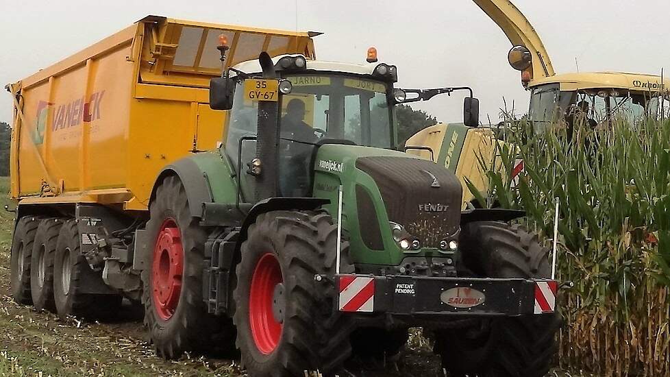 Loonbedrijf van Eijck met KRONE BiG X 700 op wens structuurmais hakselen Trekkerweb