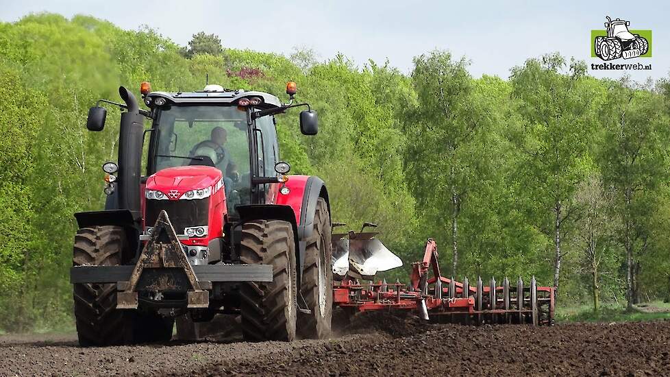 Massey Ferguson 8737 DVT met 7 schaar Kuhn en vorenpakker Trekkerweb